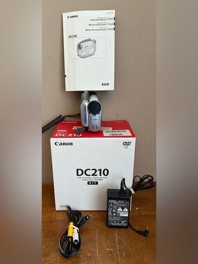 Canon DC210A DVD 35x Optical Zoom 1000x Digital Zoom Video Handycam Camcorder